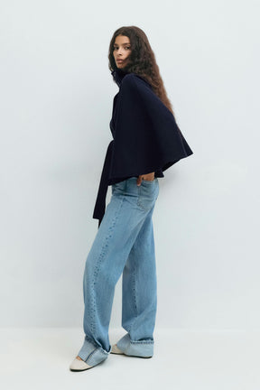 Stylische Cape-Jacke mit Bindegürtel und hohem Stehkragen