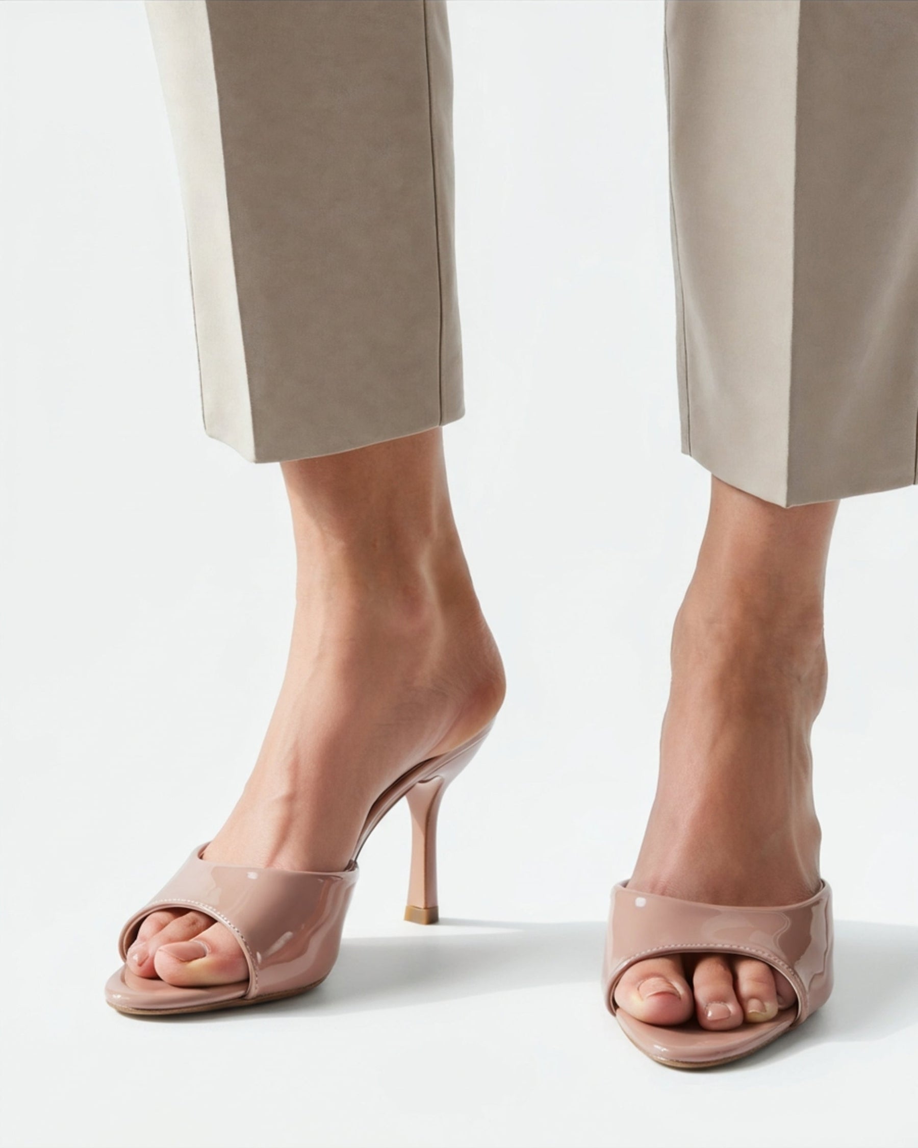 Gia Elegante Lackleder Kitten Heel Pumps: Spitze Zehe, Komfortabler Absatz