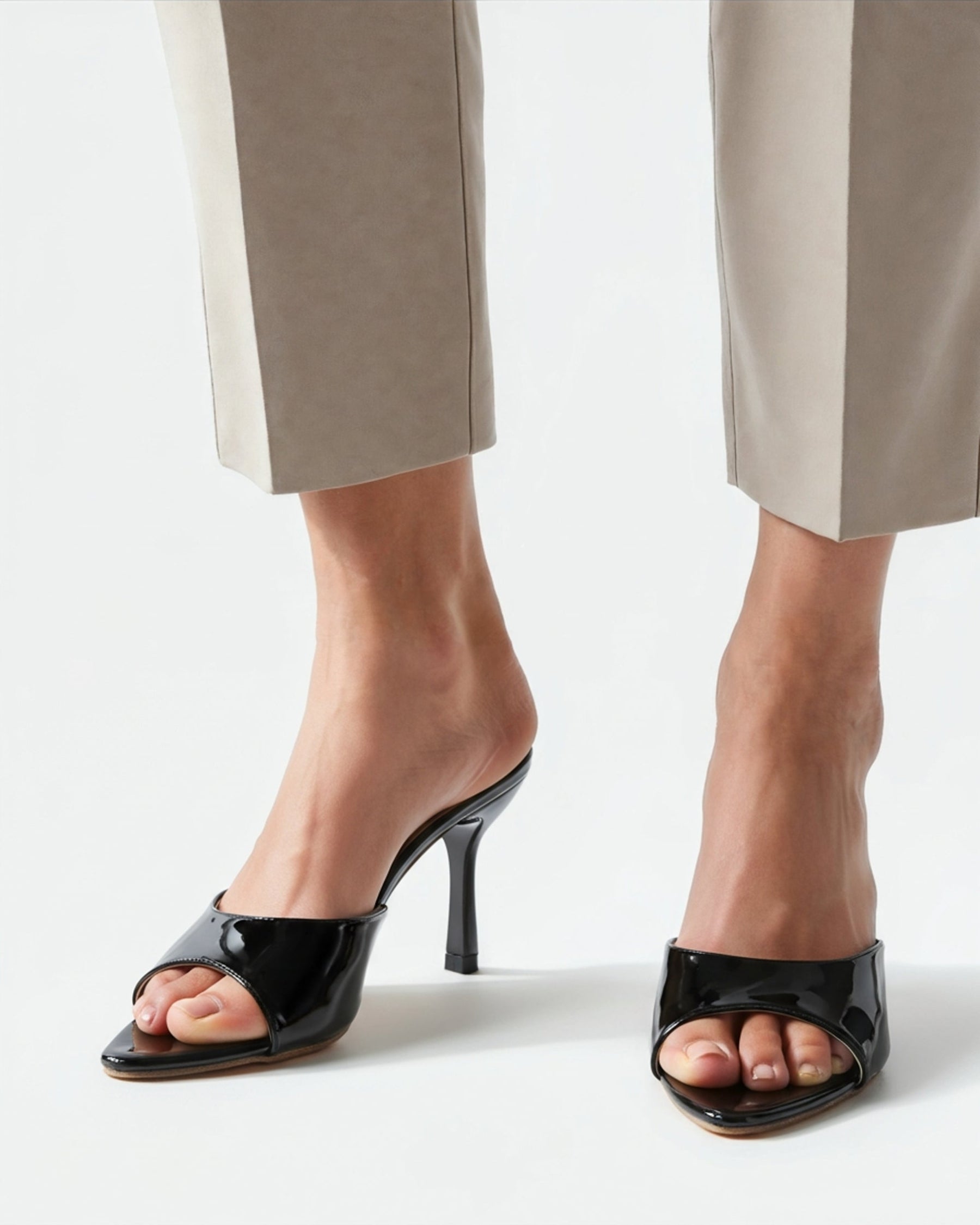 Gia Elegante Lackleder Kitten Heel Pumps: Spitze Zehe, Komfortabler Absatz