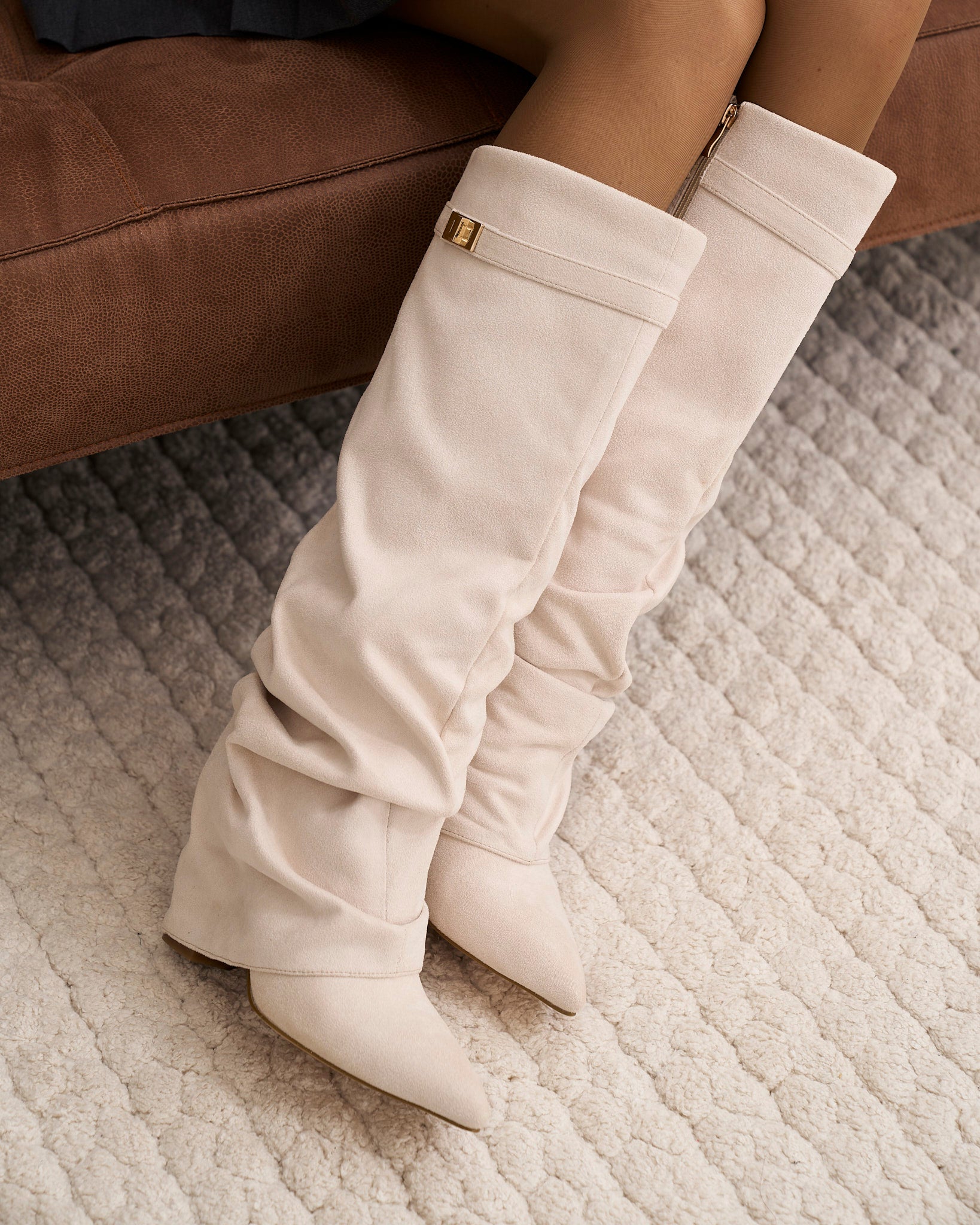 Lavista Slouchy Kniehohe Wildlederstiefel in Cremeweiß mit Absatz