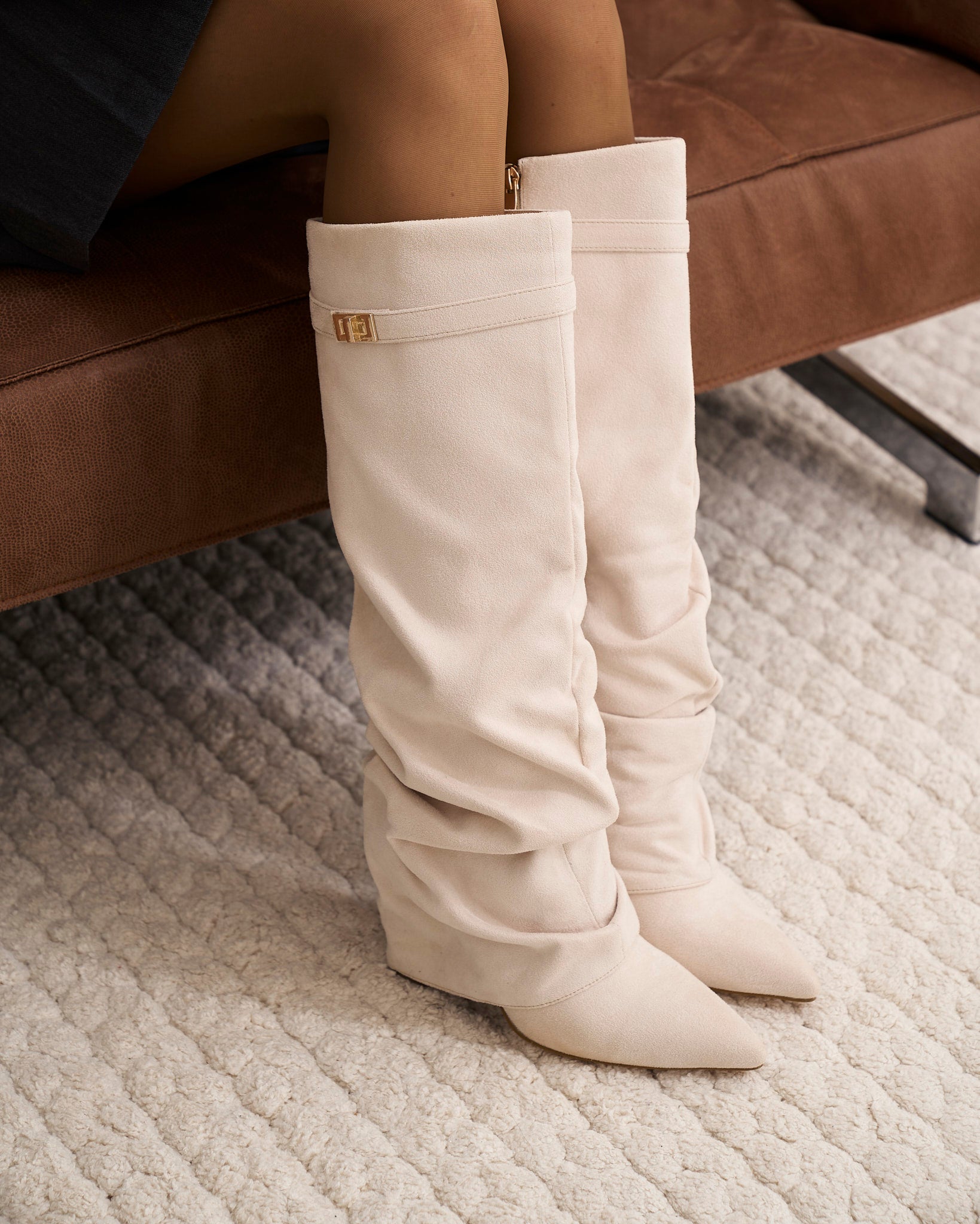 Lavista Slouchy Kniehohe Wildlederstiefel in Cremeweiß mit Absatz