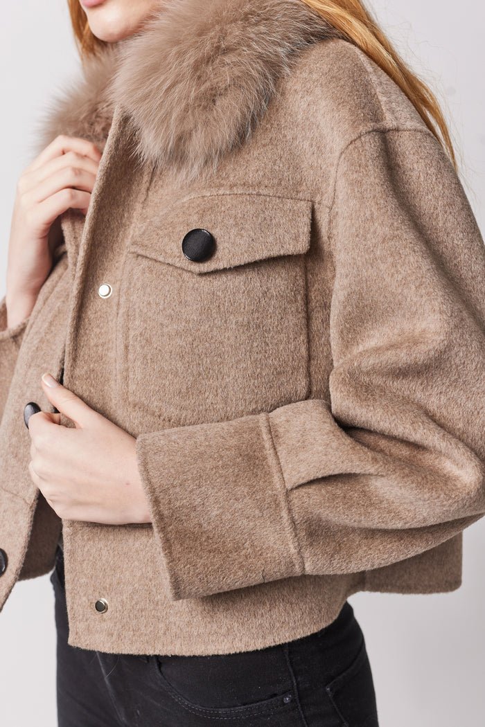 Elegante Camélia Col Doux Jacke: Weicher Webpelzkragen für stilvolle Wärme