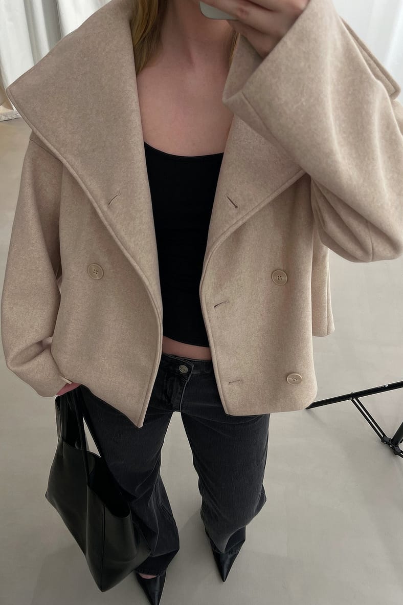 Schicker zweireihiger Cenro Kurzmantel für Damen in modernen Farben