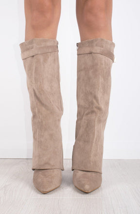Elegante Kniehohe Veloursstiefel mit breitem Schaft, goldener Spange & Blockabsatz