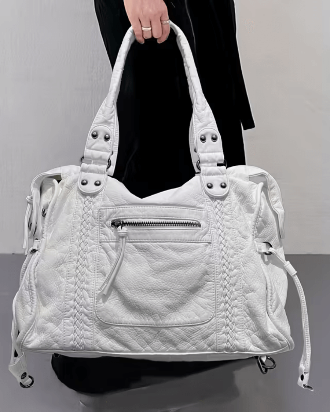 SOERA Tanja Schultertasche Damen aus veganem Leder in Schwarz